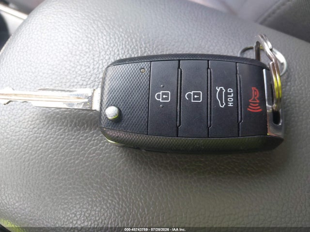 45743759 :رقم المزاد ، 3KPFK4A75HE052458 vin ، 2017 Kia Forte Lx مزاد بيع