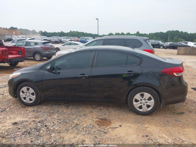 45743759 :رقم المزاد ، 3KPFK4A75HE052458 vin ، 2017 Kia Forte Lx مزاد بيع