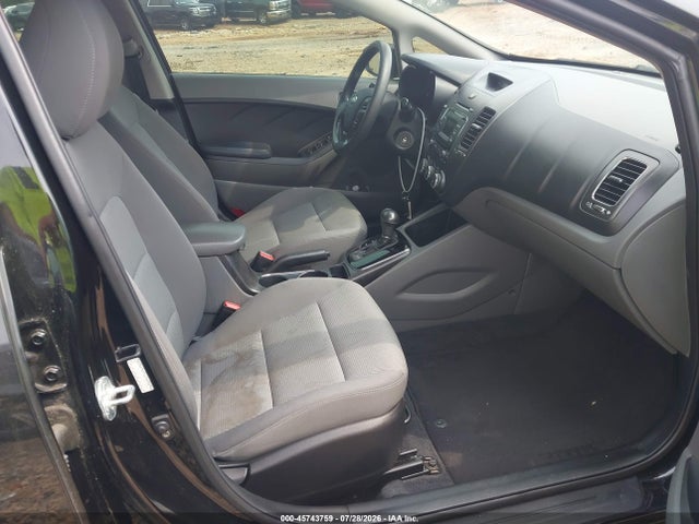 45743759 :رقم المزاد ، 3KPFK4A75HE052458 vin ، 2017 Kia Forte Lx مزاد بيع