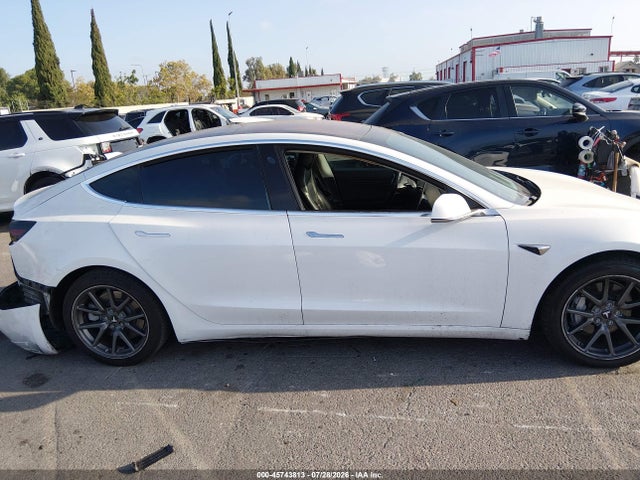 Tesla Model 3 Long Range/mid Range 2018 5YJ3E1EA2JF053002 Image 14
