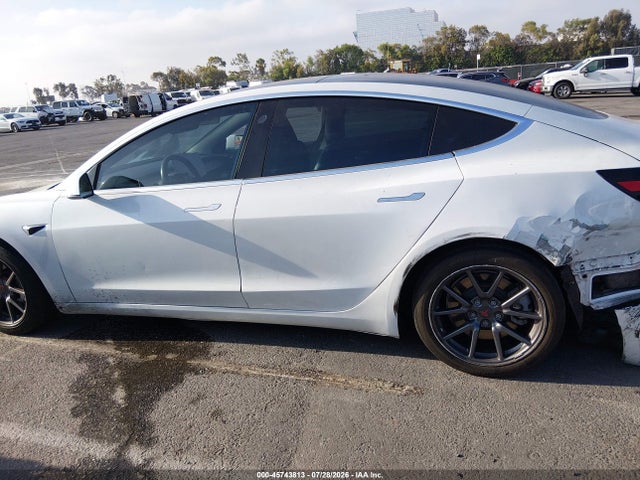 Tesla Model 3 Long Range/mid Range 2018 5YJ3E1EA2JF053002 Image 15