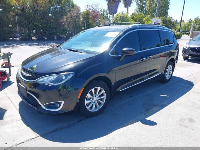 Chrysler Pacifica Touring L 2018 2C4RC1BG9JR120725 Image 2