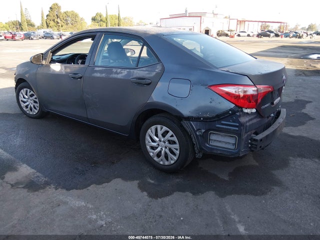 Toyota COROLLA LE 2017 5YFBURHE7HP728465 Image 3