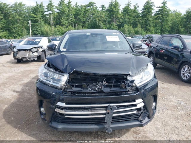 Toyota Highlander Le Plus 2018 5TDBZRFH8JS803704 Image 12