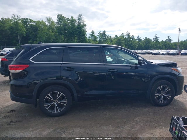 Toyota Highlander Le Plus 2018 5TDBZRFH8JS803704 Image 13