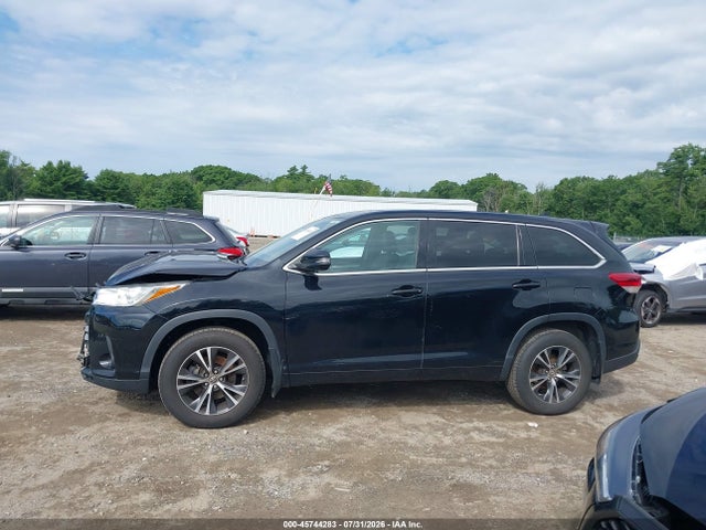 Toyota Highlander Le Plus 2018 5TDBZRFH8JS803704 Image 14