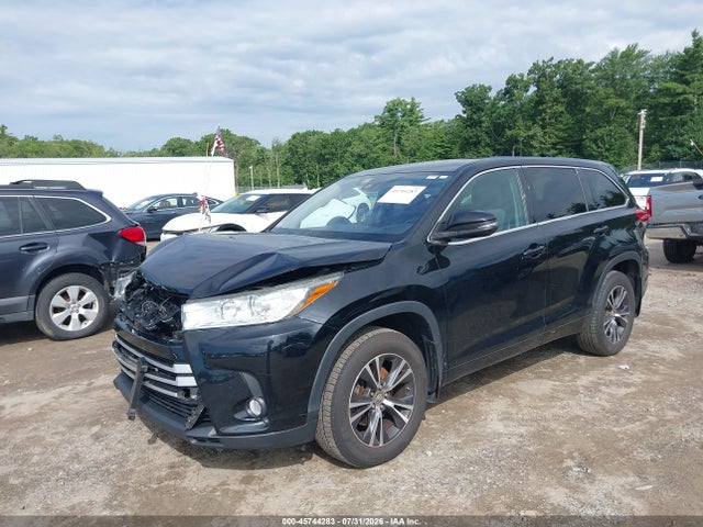 Toyota Highlander Le Plus 2018 5TDBZRFH8JS803704 Image 2