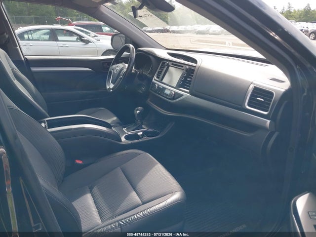 Toyota Highlander Le Plus 2018 5TDBZRFH8JS803704 Image 5