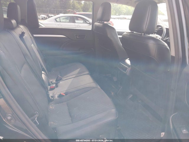 Toyota Highlander Le Plus 2018 5TDBZRFH8JS803704 Image 8