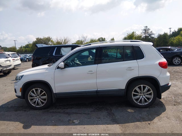 2013 Volkswagen Tiguan Se მანქანა იყიდება აუქციონზე, vin: WVGBV3AXXDW610106, აუქციონის ნომერი: 45744345