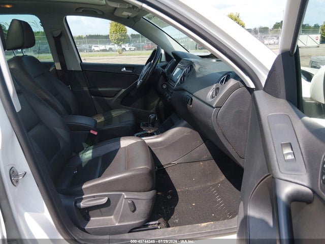 2013 Volkswagen Tiguan Se მანქანა იყიდება აუქციონზე, vin: WVGBV3AXXDW610106, აუქციონის ნომერი: 45744345