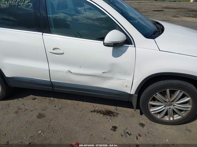 2013 Volkswagen Tiguan Se მანქანა იყიდება აუქციონზე, vin: WVGBV3AXXDW610106, აუქციონის ნომერი: 45744345