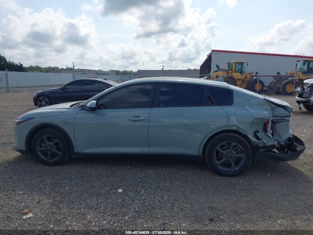 2025 Kia K4 Lxs მანქანა იყიდება აუქციონზე, vin: 3KPFT4DE0SE105811, აუქციონის ნომერი: 45744629