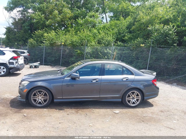2011 Mercedes-benz C 300 Luxury 4matic/sport 4matic მანქანა იყიდება აუქციონზე, vin: WDDGF8BB3BR145824, აუქციონის ნომერი: 45744650