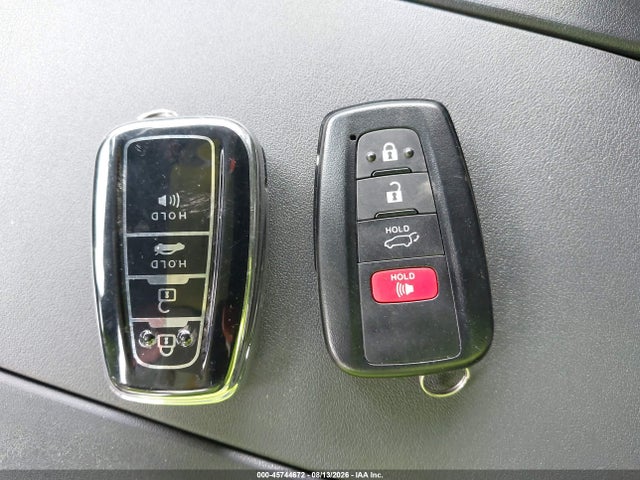 Toyota Highlander Limited 2022 5TDDZRBH6NS570460 Image 11
