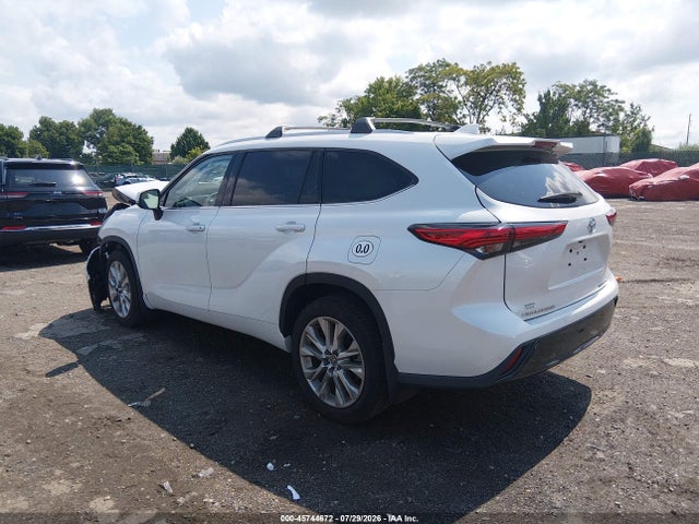 Toyota Highlander Limited 2022 5TDDZRBH6NS570460 Image 3