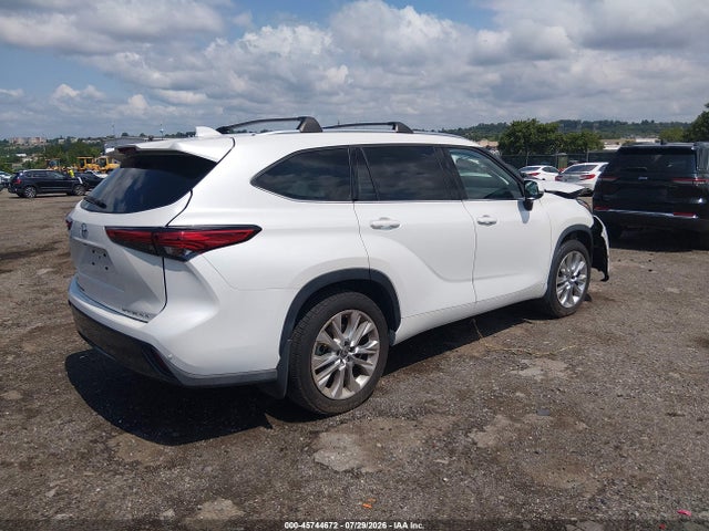 Toyota Highlander Limited 2022 5TDDZRBH6NS570460 Image 4