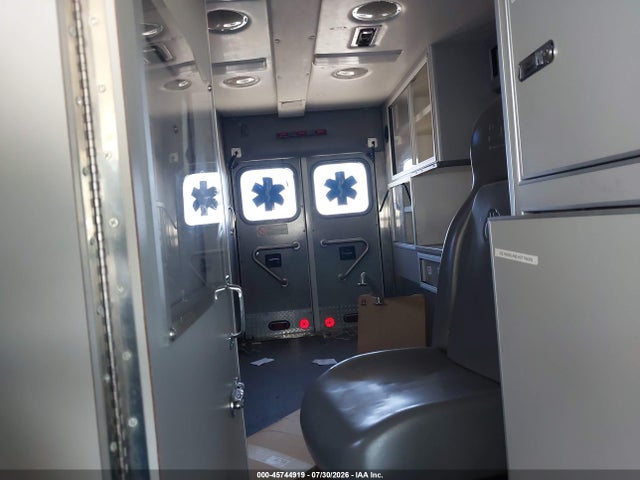 45744919 :رقم المزاد ، 1GB6G5CL2E1109557 vin ، 2014 Chevrolet Express Cutaway 4500 Diesel مزاد بيع