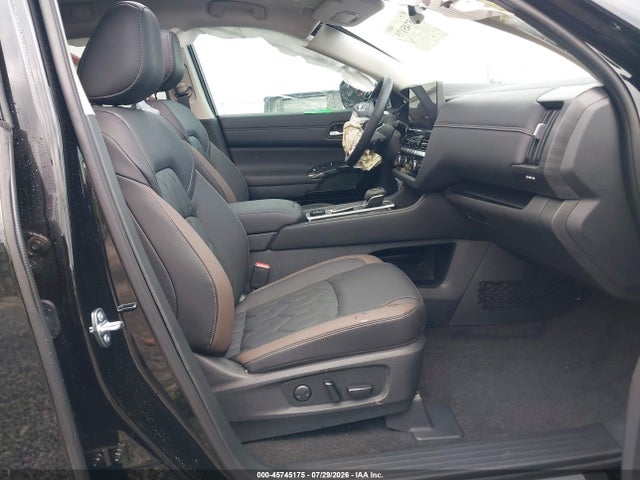 45745175 :رقم المزاد ، 5N1DR3DK0TC256657 vin ، 2026 Nissan Pathfinder Platinum مزاد بيع