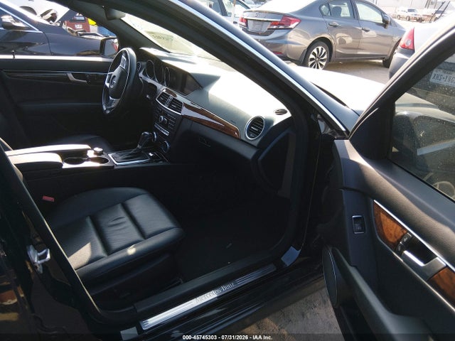 2012 Mercedes-benz C 300 Sport 4matic მანქანა იყიდება აუქციონზე, vin: WDDGF8BB2CF923632, აუქციონის ნომერი: 45745303