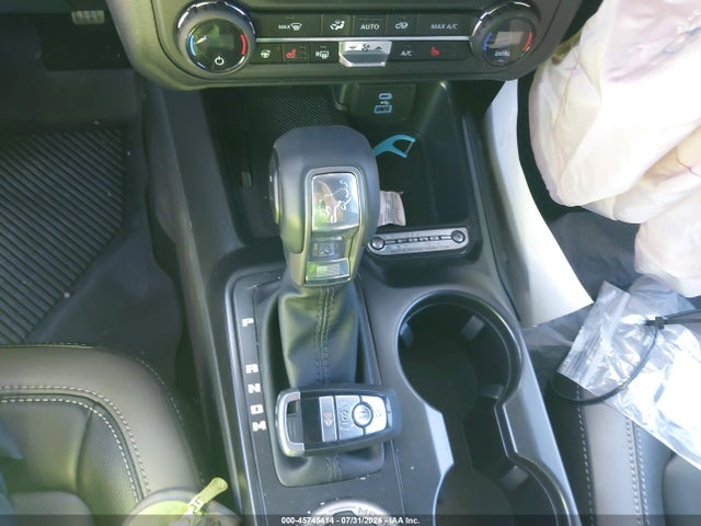 Продаж на аукціоні авто 2025 Ford Bronco Outer Banks, vin: 1FMDE8BH2SLB29195, номер лоту: 45745414