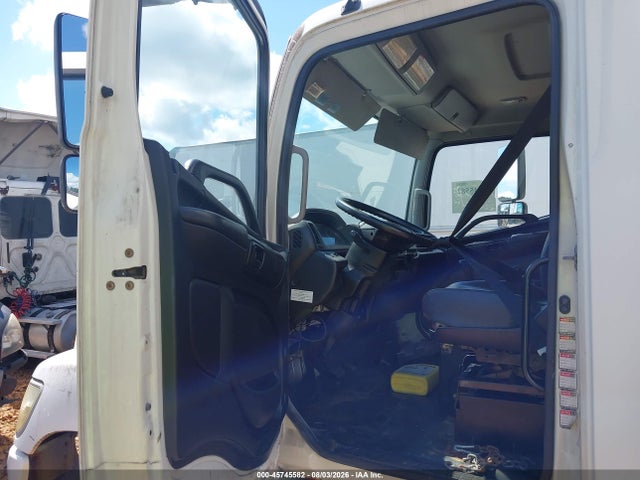 45745582 :رقم المزاد ، 5PVNE8JV2B4S51999 vin ، 2011 Hino 258/268 مزاد بيع