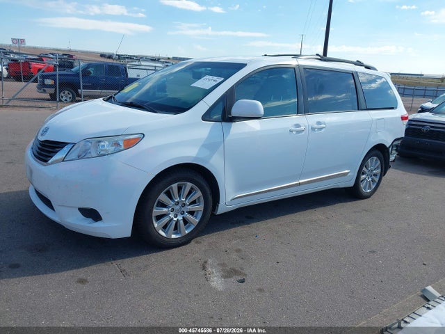 Toyota Sienna Le 7 Passenger 2014 5TDJK3DC3ES089930 Image 2