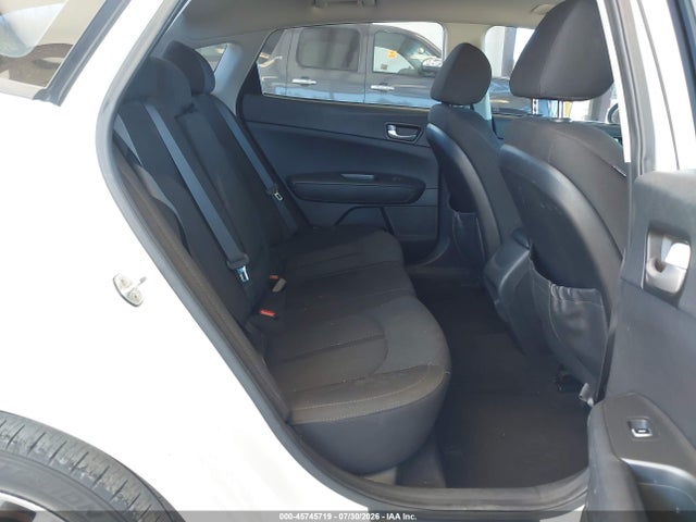 KIA Optima Lx 2017 5XXGT4L36HG164009 Image 8