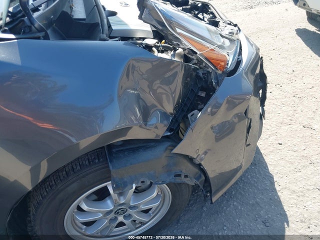 JTDKAMFU2M3138618 Toyota Prius Le