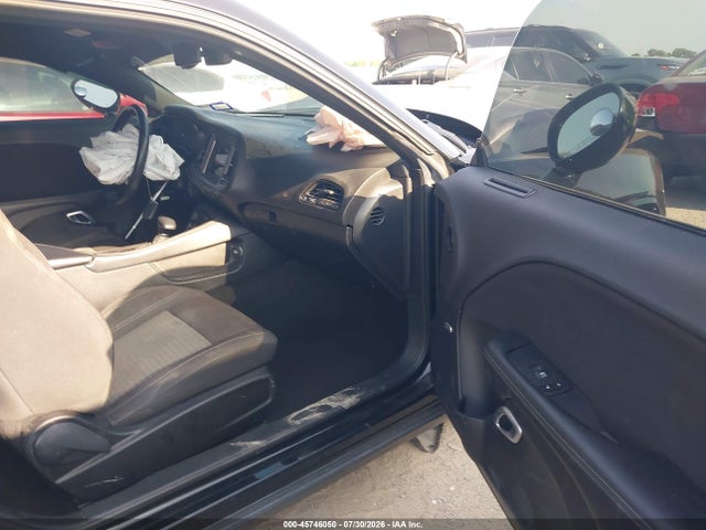 45746050 :رقم المزاد ، 2C3CDZAG0PH582452 vin ، 2023 Dodge Challenger Sxt مزاد بيع