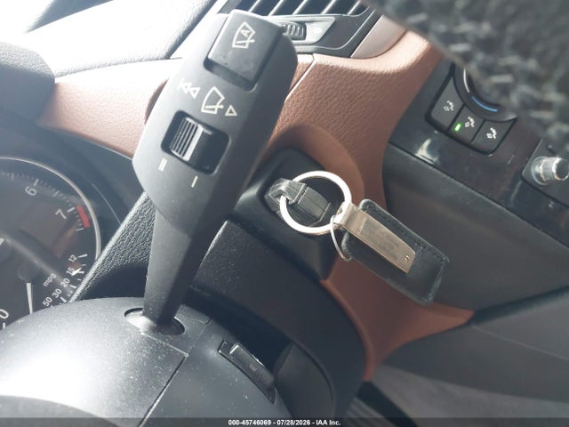 2015 Bmw X1 Xdrive28i მანქანა იყიდება აუქციონზე, vin: WBAVL1C54FVY38325, აუქციონის ნომერი: 45746069