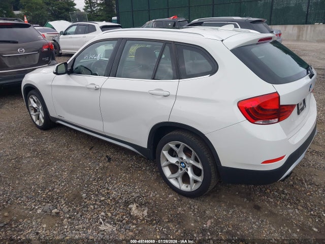 2015 Bmw X1 Xdrive28i მანქანა იყიდება აუქციონზე, vin: WBAVL1C54FVY38325, აუქციონის ნომერი: 45746069