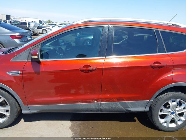1FMCU0J96EUA05648 Ford Escape Titanium