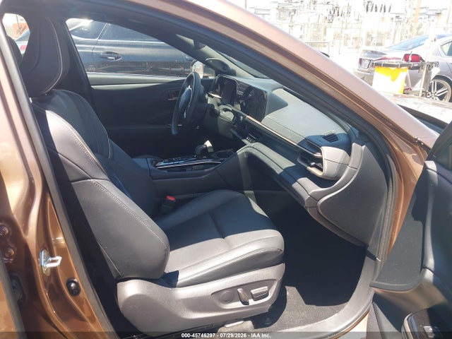 Продажа на аукционе авто 2025 Toyota Crown Signia Limited, vin: JTDACAAJ6S3032168, номер лота: 45746297
