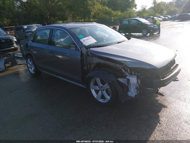 2015 Volkswagen Passat 1.8t Limited Edition მანქანა იყიდება აუქციონზე, vin: 1VWAT7A34FC086835, აუქციონის ნომერი: 45746324