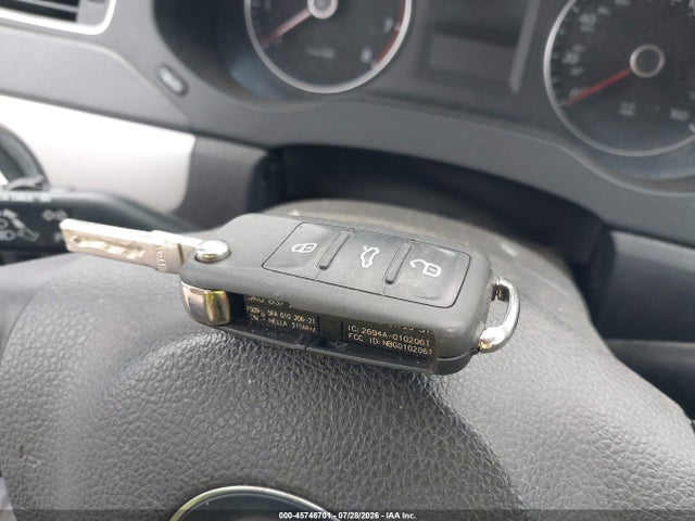 2014 Volkswagen Jetta 1.8t Se მანქანა იყიდება აუქციონზე, vin: 3VWB17AJ2EM432046, აუქციონის ნომერი: 45746701