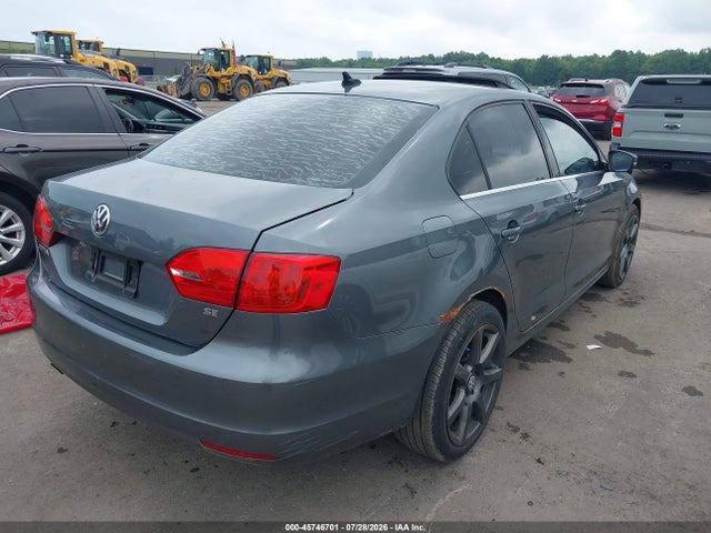 2014 Volkswagen Jetta 1.8t Se მანქანა იყიდება აუქციონზე, vin: 3VWB17AJ2EM432046, აუქციონის ნომერი: 45746701