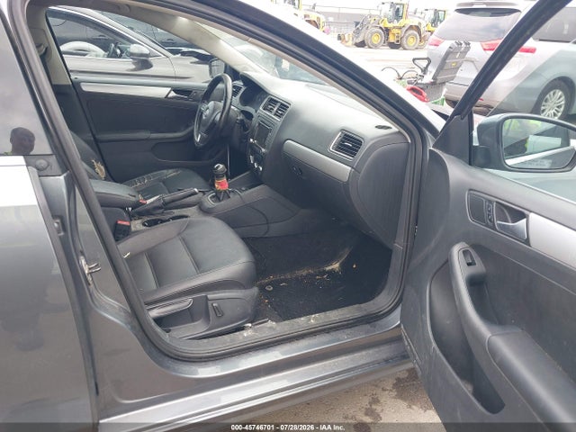 2014 Volkswagen Jetta 1.8t Se მანქანა იყიდება აუქციონზე, vin: 3VWB17AJ2EM432046, აუქციონის ნომერი: 45746701