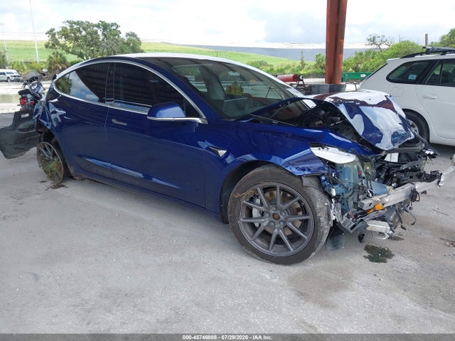 45746888 :رقم المزاد ، 5YJ3E1EB5JF054153 vin ، 2018 Tesla Model 3 Long Range/performance مزاد بيع