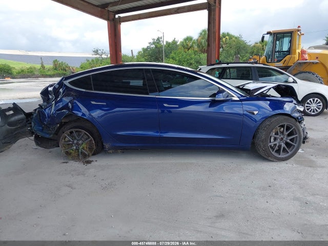 45746888 :رقم المزاد ، 5YJ3E1EB5JF054153 vin ، 2018 Tesla Model 3 Long Range/performance مزاد بيع