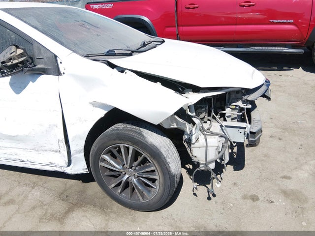 Toyota COROLLA LE 2018 5YFBURHE5JP809986 Image 16