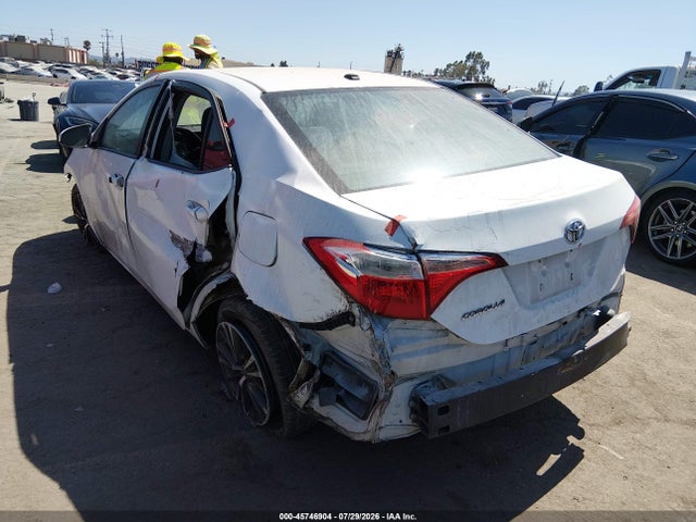 Toyota COROLLA LE 2018 5YFBURHE5JP809986 Image 3