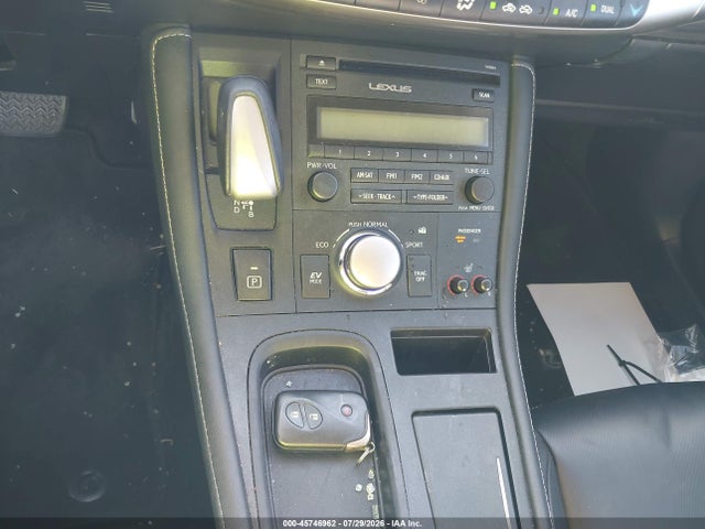 Lexus CT 200H 2016 JTHKD5BH0G2279590 Image 11