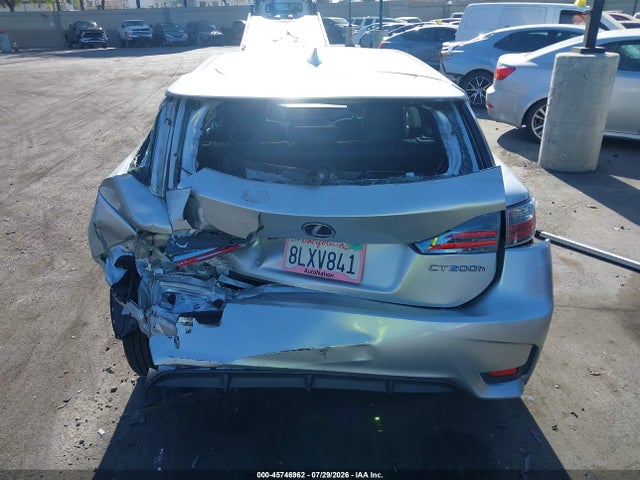 Lexus CT 200H 2016 JTHKD5BH0G2279590 Image 17