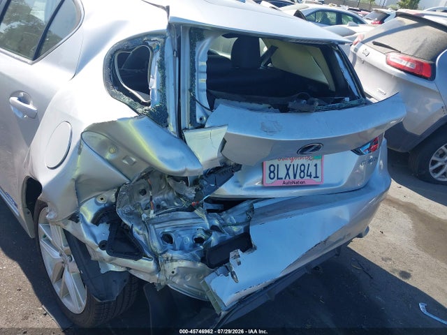 Lexus CT 200H 2016 JTHKD5BH0G2279590 Image 18
