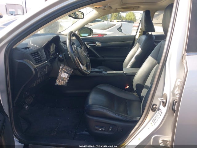 Lexus CT 200H 2016 JTHKD5BH0G2279590 Image 5