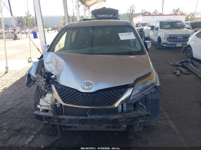 5TDXZ3DC0HS859365 Toyota Sienna Se 8 Passenger