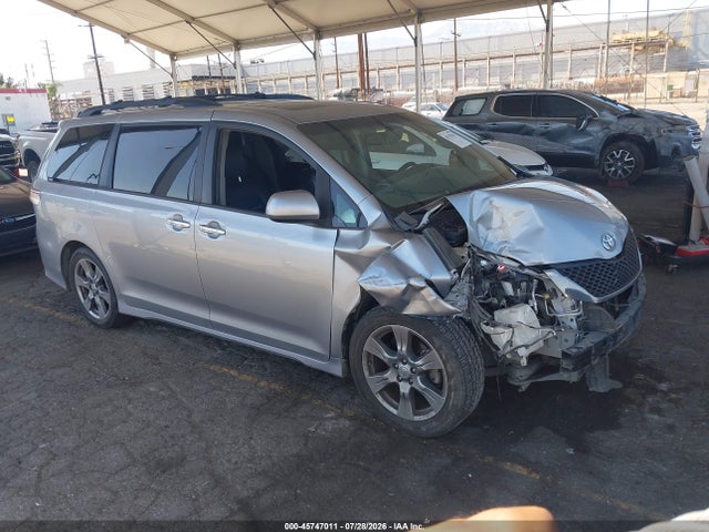 5TDXZ3DC0HS859365 Toyota Sienna Se 8 Passenger