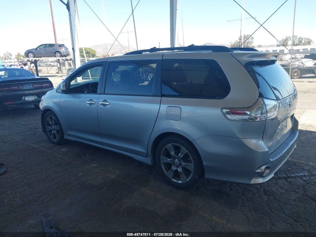 5TDXZ3DC0HS859365 Toyota Sienna Se 8 Passenger