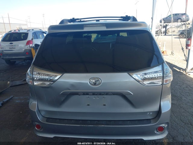 5TDXZ3DC0HS859365 Toyota Sienna Se 8 Passenger